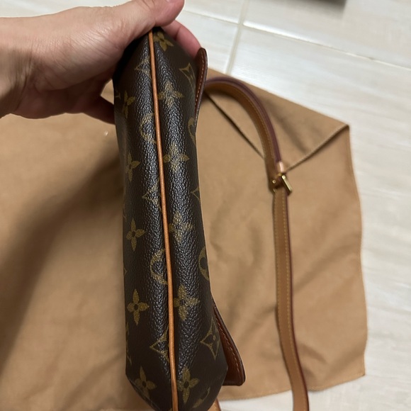 Louis Vuitton Vintage - Picture 8 of 9